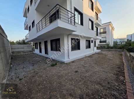 Mumcularda Satılık 2+1 Bahçe Katı Daire