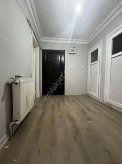 Küçükköy Barbaros Cad. Satılık 2+1 Yarı Bodrum Daire