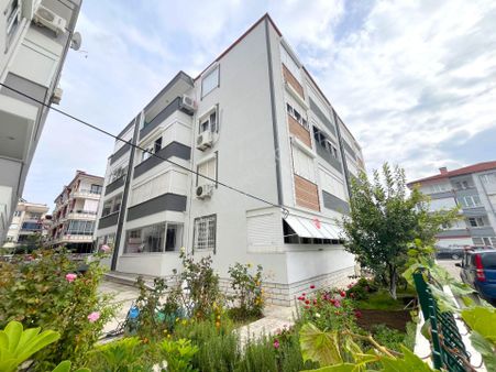 🔴güç Gayrimenkul'den Akçay'da Ayrı Mutfaklı Ara Kat Kombili Şık Satılık 2+1 Daire