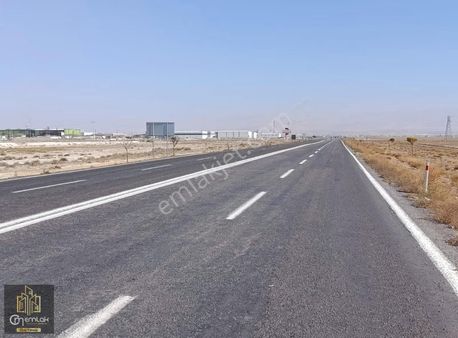 Cm Emlak Bor Organize San Karşısı 100 Dönüm Tarla Ve 2 Adet Ev