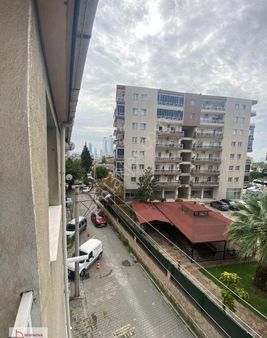 Symırna Meydanında Kiralık 1+1