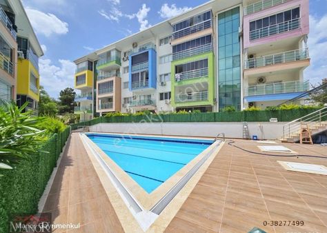 Kuşadası Ege Mah. Havuzlu Sitede Bahçe Katı 2+1 Daire