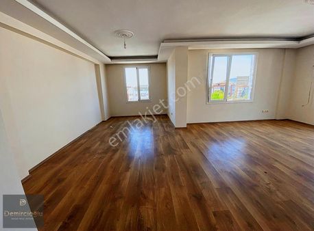 Alanya Oba Koçtaş Civarı Kiralık 5+1 Boş Dubleks Daire