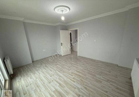 Yuvam Gayrimenkul'den İpekli Evler Anaokulu Civarı Temiz Bakımlı 2+1 Daire