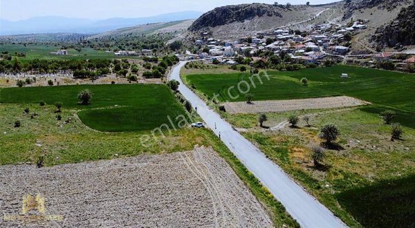 Yola Sıfır 1000 M² Tarla Beyşehir Fasıllar Köyün Girişinde
