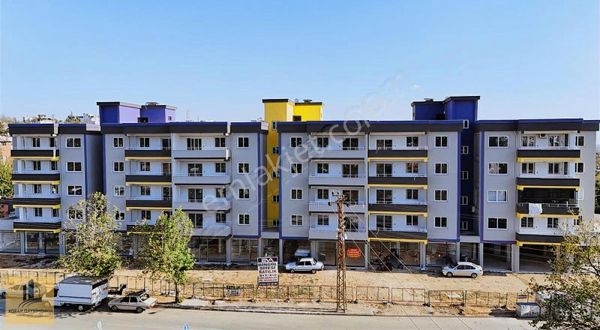 Kozan Gayrimenkulden Süper Konumda Az Katlı Binada Lüx 2+1