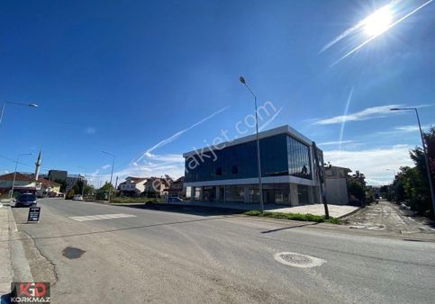 Serdivan Yazlık Kavşağı Aralık Caddesi Üzeri 200 Metrekare İşyeri