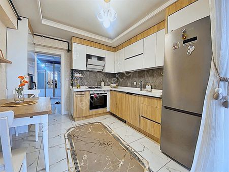 Ful Yapılı E.banyolu G.odalı Kilerl Merkezi Lokasyonda Geniş 3+1