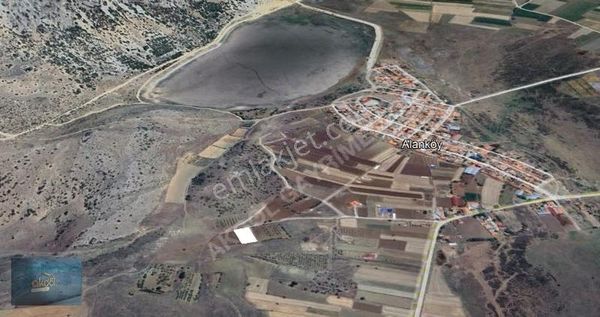 Burdur Yeşilova Da 1.700 M2 Köy İçi Tarla