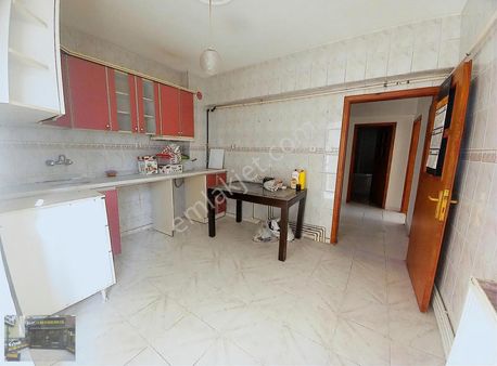 Sincan Andiçen'de Cadde Üzeri 3+1 1.ara Katta Daire