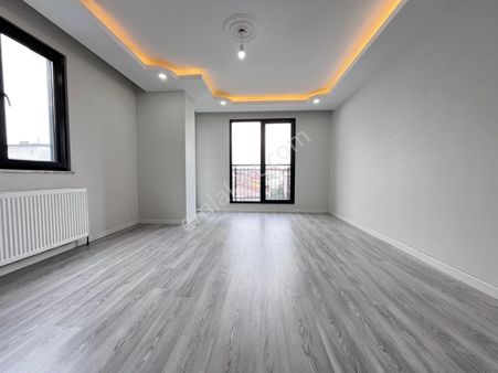 Atatürk Cadesi Marmaray Yakın Site İçi 5+1 Dubleks Çift Mutfak Banyo