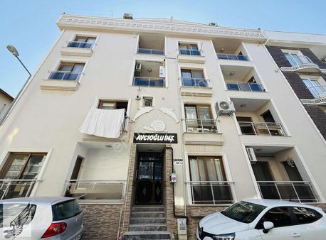 İzmir Asfaltına Yakın Köşe Konumda Ebeveyn Banyolu 3+1 Daire