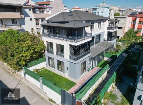 Atakan Çalışkan'dan Menderes'te Triplex 4+1 Lüks Villa