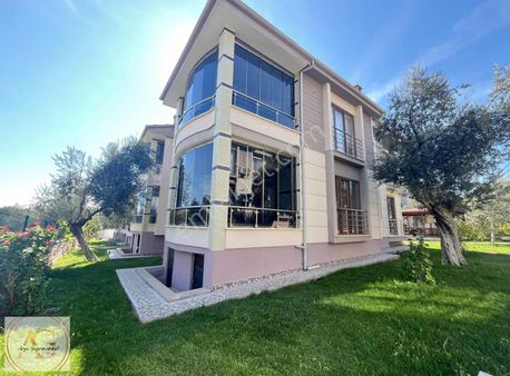 Arya'dan Güre'de Deniz Tarafında 2+1 Bahçe Katı Satılık Daire