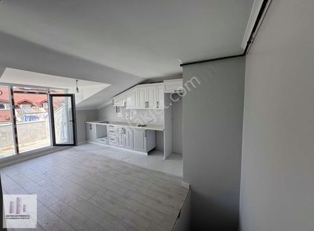 Söğütlüçeşme Mah. Merkezi Konum'da 5+2 200m2 Satılık Dublex