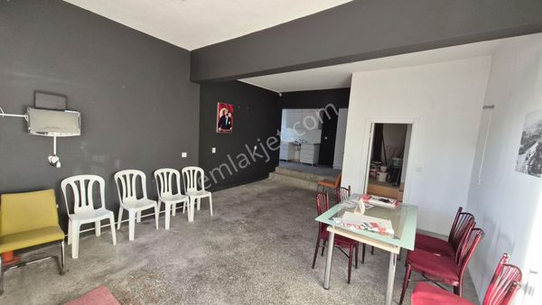 Abidin Paşada 68 Metre Bağlar Başı Caddesinde Satılık Dükkan