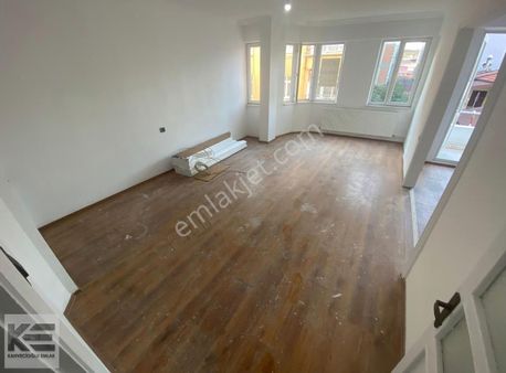 Kahvecioğlu Emlak'tan Bulvar Cad.satılık Arakat 3+1 Daire