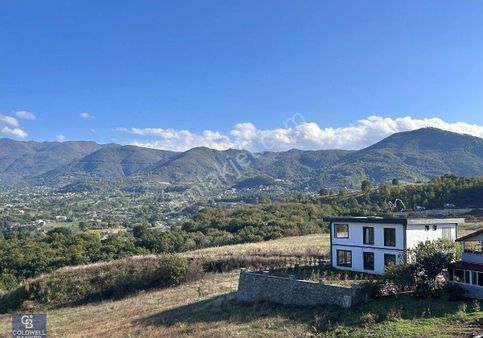 Basiskele 'de Asansorlu 3+1 Çati Dubleksi