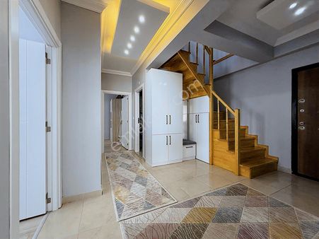 Şinasi Dural Cad.üzerinde 160 M2 Lik Yeni Dubleks Daire