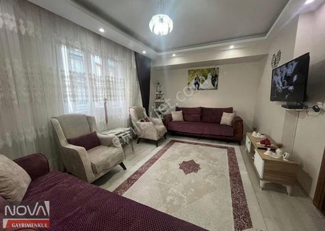 Atatürk Mahallesinde Ful Özellikli 4 Yıllık Satılık Arakat Daire