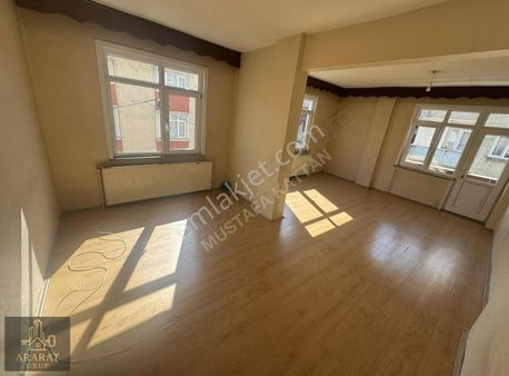 Esenler Tuna Mahallesinde Cadde Üstü 2+1 Kiralık Daire