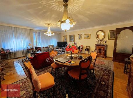 Nişantaşı Teşvikiye Caddesi'nde City's Avm'ye Komşu 4+1 Satılık