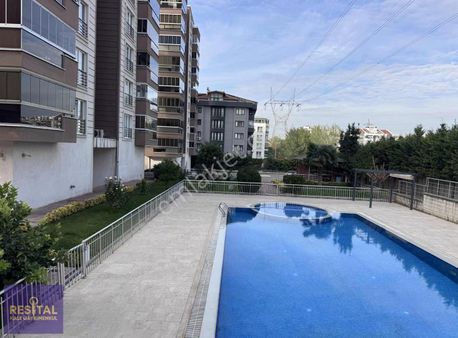 Üçevlerde Kiralık 3+1 Havuzlu Manzaralı Daire
