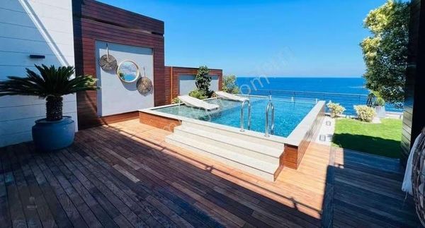 Yalıkavak Tilkicik Koyunda Denize Sıfır Sitede Satılık Villa