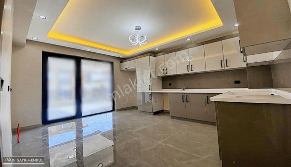 Vadi'den Bulvar Yakını Full Yapılı Teras Balkon E.banyo G.odası