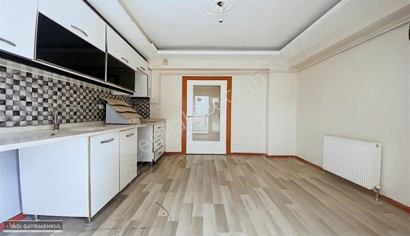 Vadi'den Karakaya'da İskanlı Asansörlü 1.kat Yapılı 3+1 Daire !