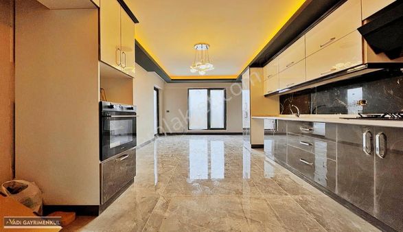 Vadi'den Hisar'da Full Yapılı Katta G.odası E.banyo Lüks 4+1!