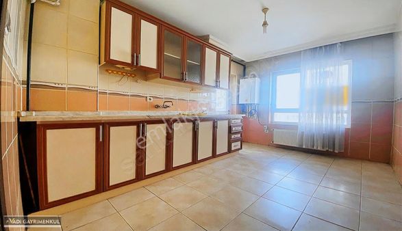 Vadi'den Kat Konumunda Yüksek Giriş Kök Tapu 3+1 Satılık Daire!