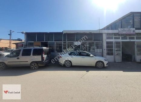 Vadi Emlak'tan Sanayi Sitesinde Köşe Başı Satılık Dükkan