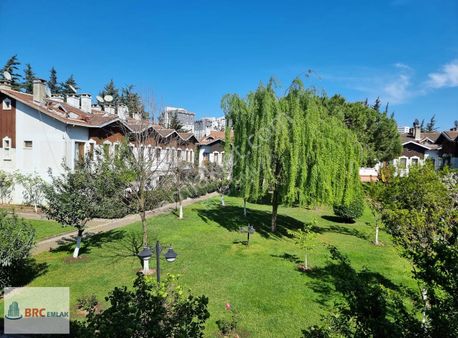 Halkalı Ölçükent Villalarında Bakımlı Bahçeli Önü Açık Tripleks