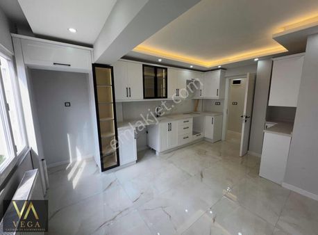 Merkez Efendi Mah.3+1 Geniş Asansörlü Arakat Daire