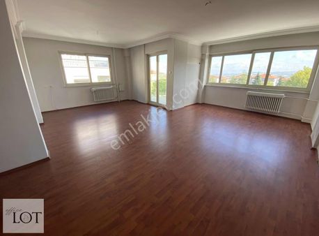 Çamlık'ta Park Cepheli Giy. Odalı Geniş Arakat 3+1 Daire