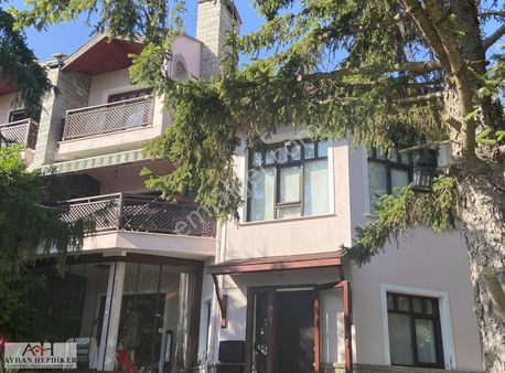 Serdivan Esentepe Esengöl Sitesinde Göl Manzaralı Villa