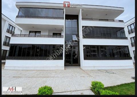 Serdivan Arabacı Alanı Da 190 M2 3+1 Kapalı Otopark Avm Yanı