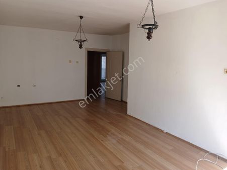 Bolkar'dan Akdeniz Nusratiye Mahallesinde Kiralık 3+1 Daire