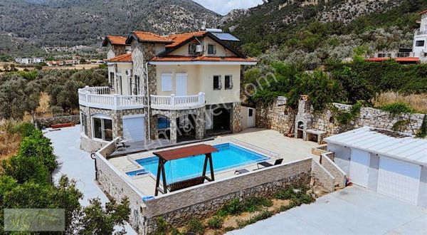 Fethiye Üzümlüde Muhteşem Havuzlu Fırsat Villa
