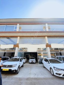 Oto Center'de Güzel Konumda 3 Katlı Satılık Dükkan!