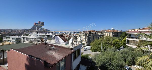 Kuşadası Türkmende Sahile 5 Dakika 3+1 İkiz Müstakil