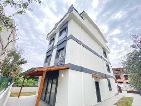 Özdere De Denize 400 M Çarşıya Merkeze Çok Yakın Satılık 6+1 Villa