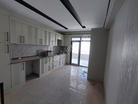 Fıstıklıda Modern 3+1 Site Konforu Sizi Bekliyor