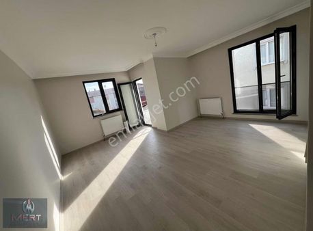 Çekmeköy Aydınlar Mahallesi Kiralık 2+1 Sıfır Ayarında Ara Kat