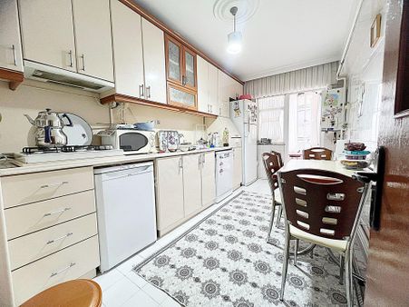 Barıştepede Piri Cadde Üzeri Merkez Cami Yakını Arakat İskanlı Kök Tapu 3+1