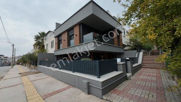 Çiğlide Full Tadilatlı 4+1 Satılık Lüks Villa