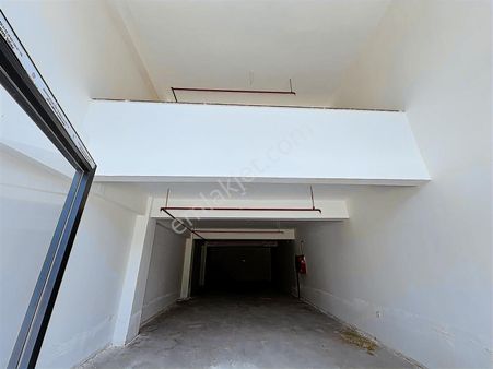 Karacaahmet Nikah Salonunun Alt Caddesinde Kiralık Dükkan