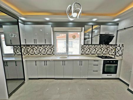 Özçeliklerden Cadde Yakını Çift Banyo Köşe Başı 130m2 3+1 Dairee