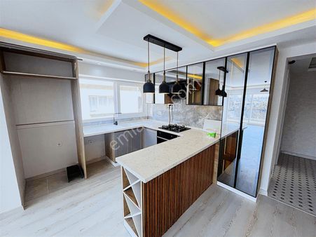 Üçyol Meydanda 3+1 Arakat Asansörlü İçi Yapılı Masrafsız Satılık